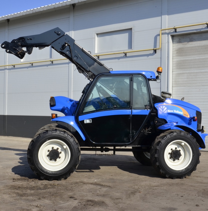 Продам бу Телескопічний навантажувач New Holland LM415A